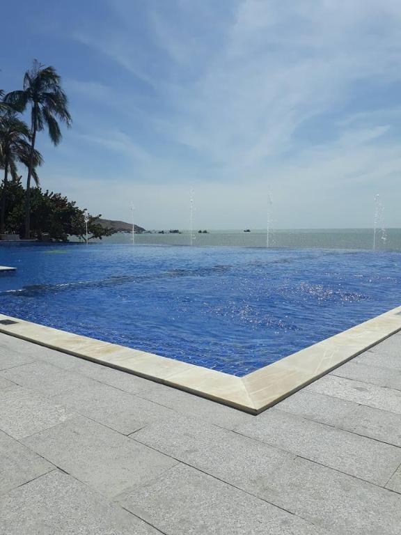 Hon Rom Central Beach resort