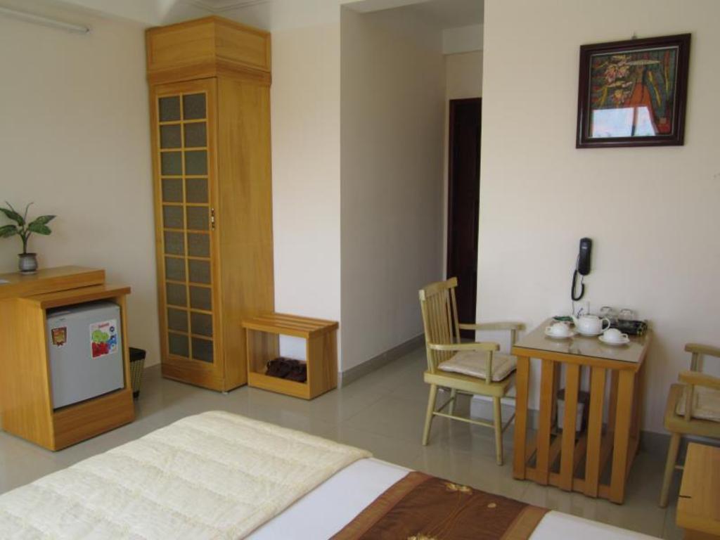 Khách sạn Nhiệt Đới