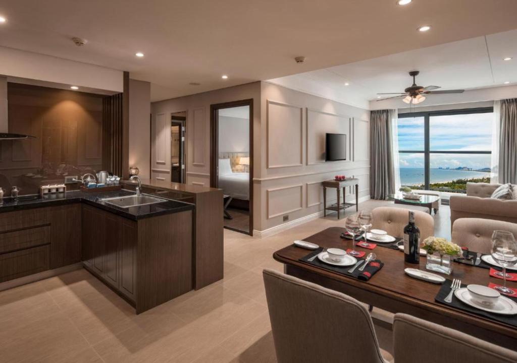 Sunrise Luxury Apartment with Ocean View