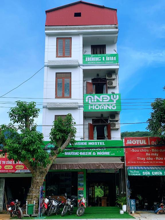 Andy Hoang  Riverside Hostel Bar Restaurant Music Beer & More