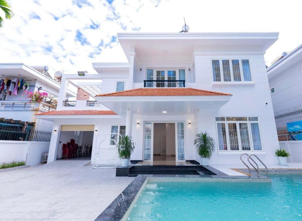 Villa with swimming pool – Biệt thự 5 phòng ngủ, 6 phòng tắm riêng
