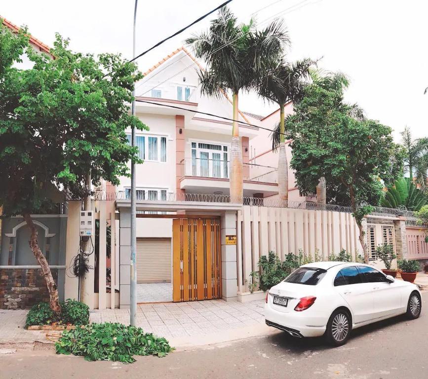 MODERN BBQ RETREAT VILLA 5BR