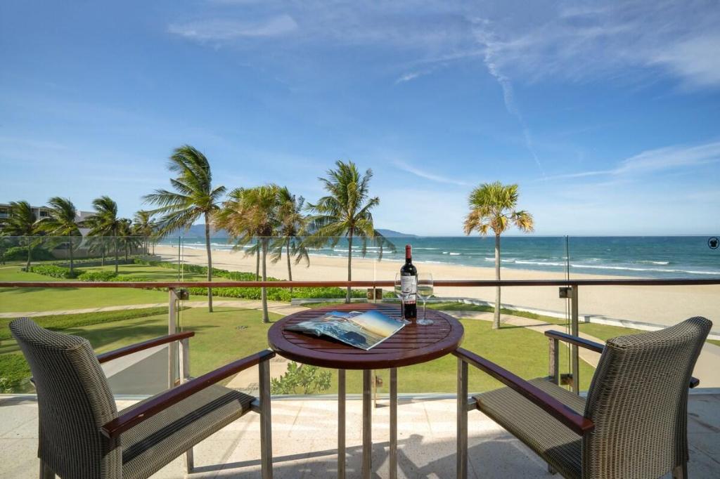 Beach front villa at Hyatt, free pick up airport.