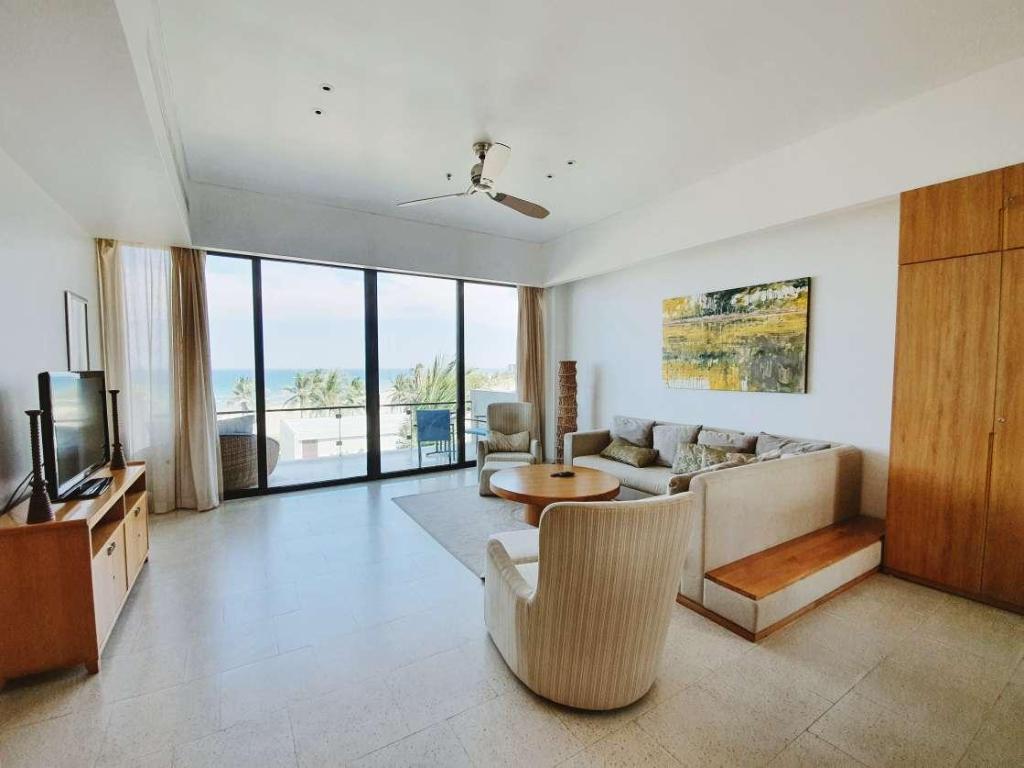 CITILUX Beachfront 2 bedroom flat in 5 star resort