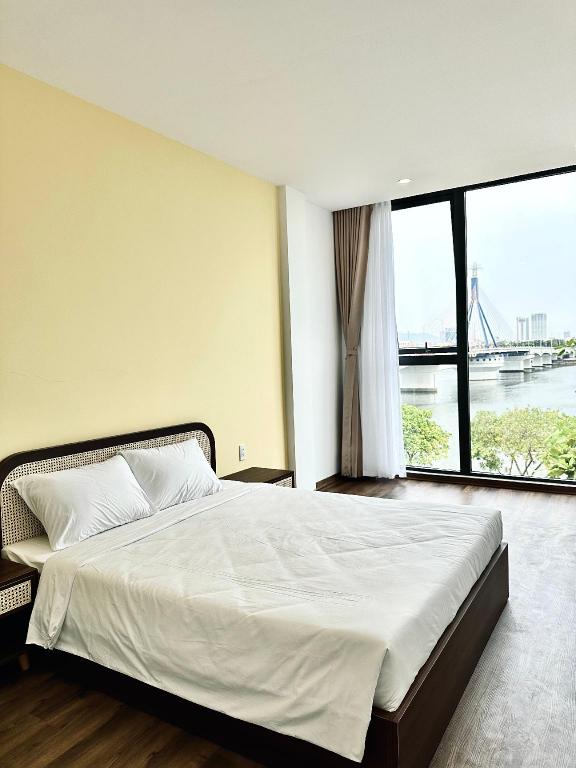 Han Riverine Hotel & Cafeteria DaNang