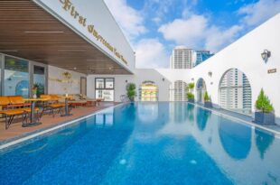 Khách sạn Golden Lotus Đà Nẵng – Quầy Bar Tầng Thượng Nhìn Ra Biển (Golden Lotus Hotel Da Nang – Rooftop Bar Sea View)