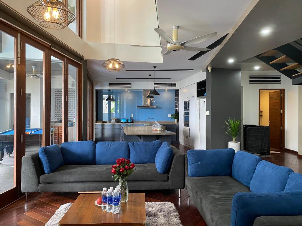 Modern Pool Villa 5BR My Khe Beach