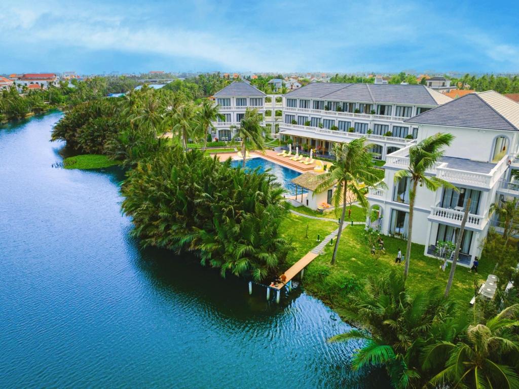 Moodhoian Riverside Resort & Spa