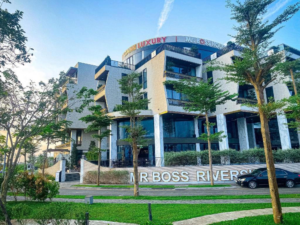 Mr Boss Riverside Hotel & Apartment