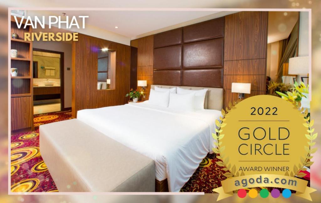 Van Phat Riverside Hotel