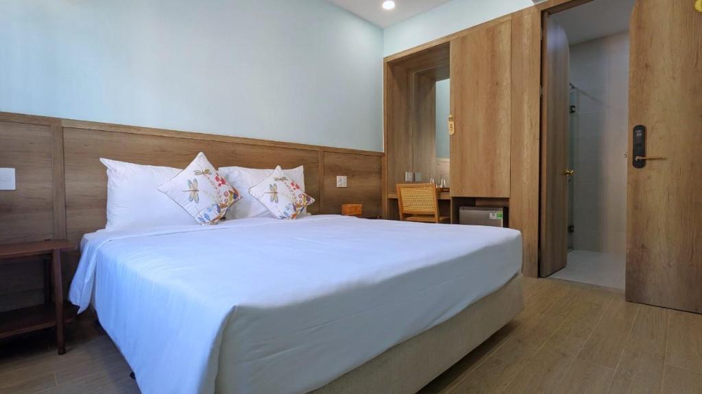 Aurora Phu Quoc Hotel Cafe & 3D Golf