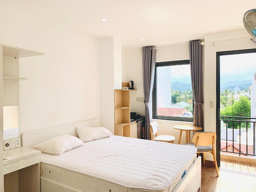 Beautiful balcony studio suitable for long stay