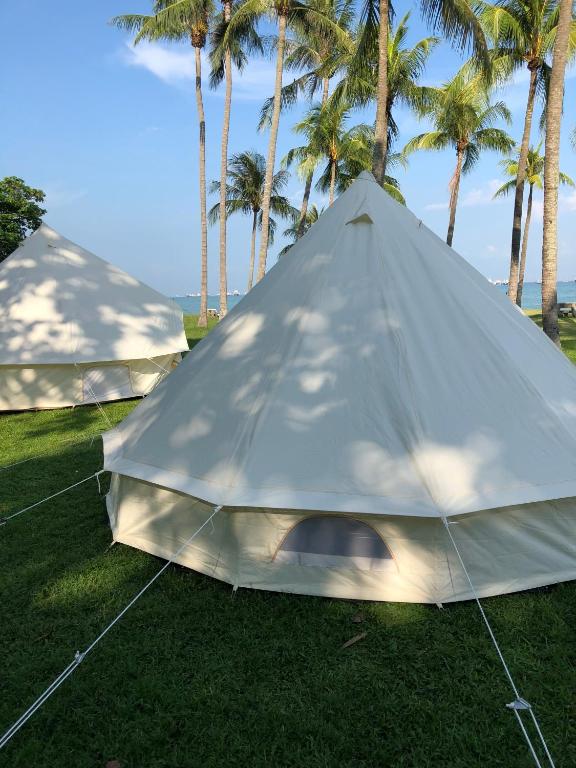 Glamping Kaki – Large Bell Tent