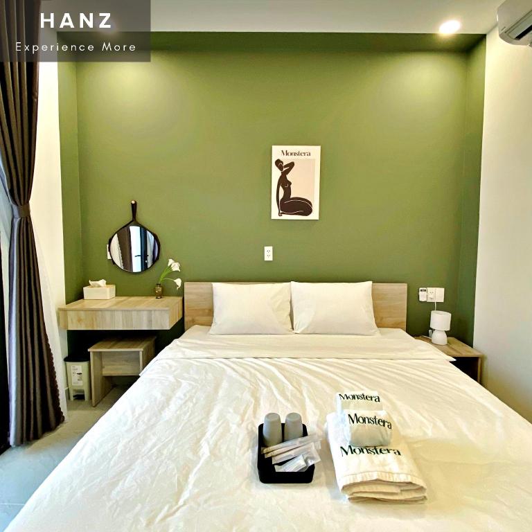 HANZ Teddy Monsterra Hotel