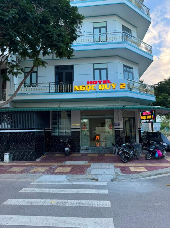 KHÁCH SẠN NGỌC QUÝ 2