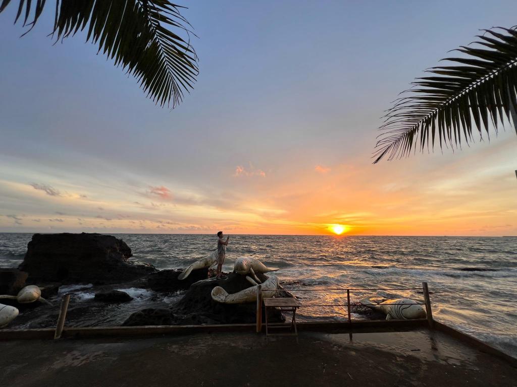 Large room with Beach view
