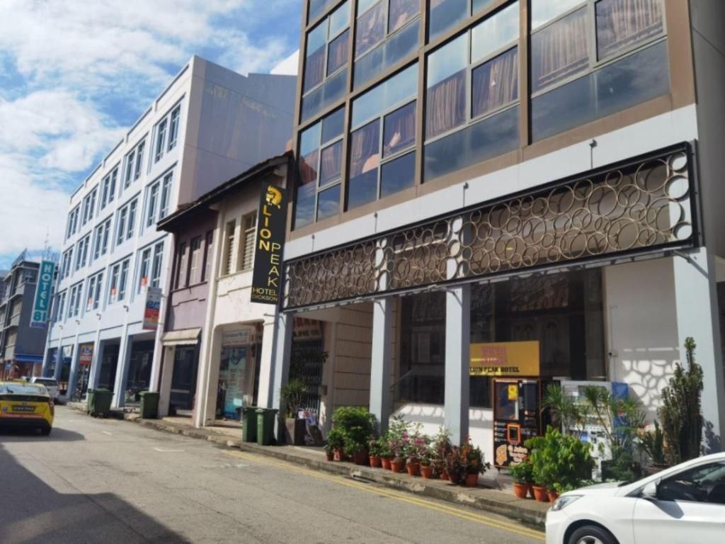 Lion Peak Hotel Dickson