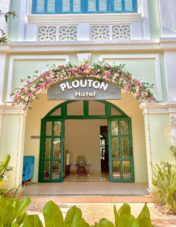 Plouton Hotel