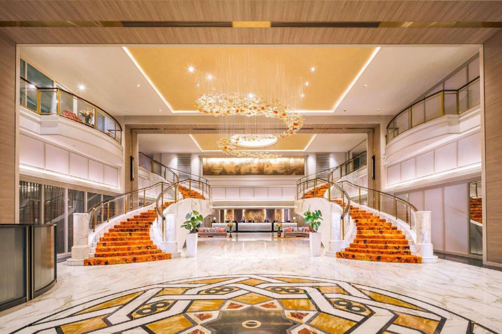 Royal Plaza on Scotts Hotel