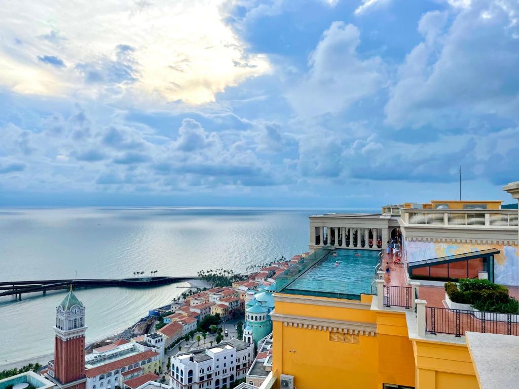 Sunset Town 2 Bedroom – Share Swimming Pool