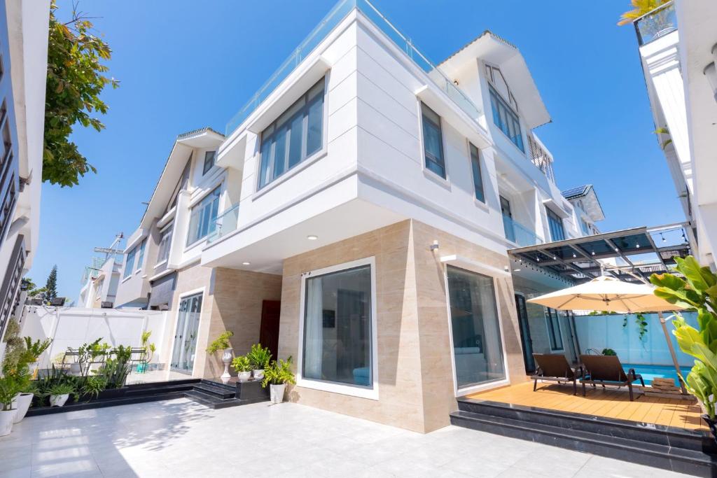 B2-11 Hoang My Villa – 8 phong ngu – Free Sup – Phao boi – Karaoke – Bida