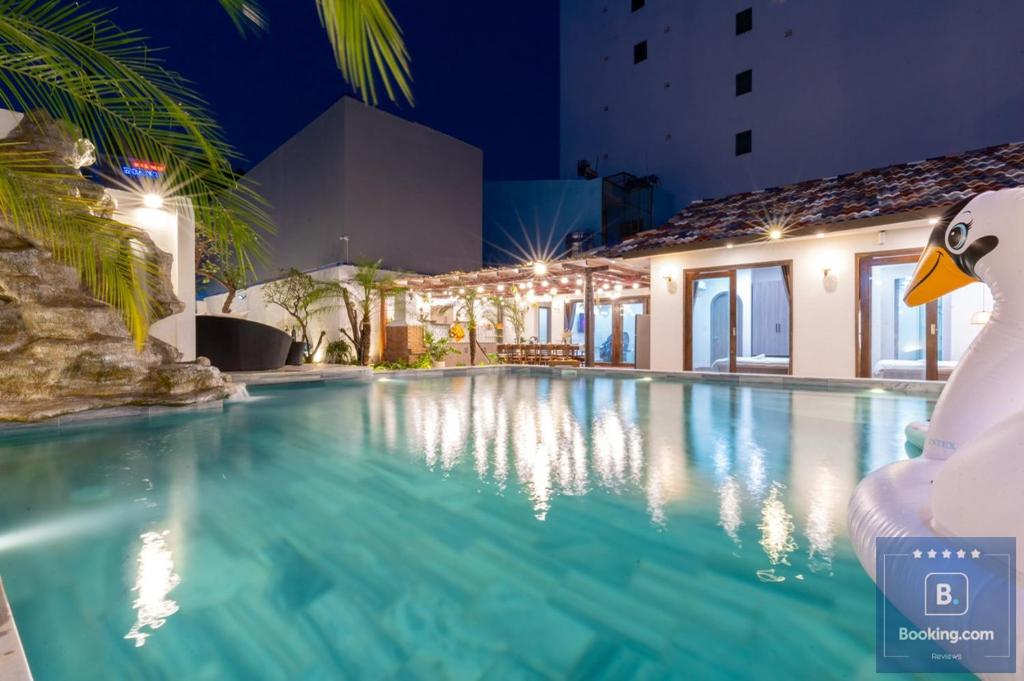 Cối Xoay Gió Trệt Không Lầu – 5 Phòng Ngủ – Bida – Karaoke