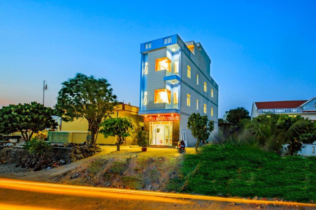 Nhà nghỉ Hoàng Thông