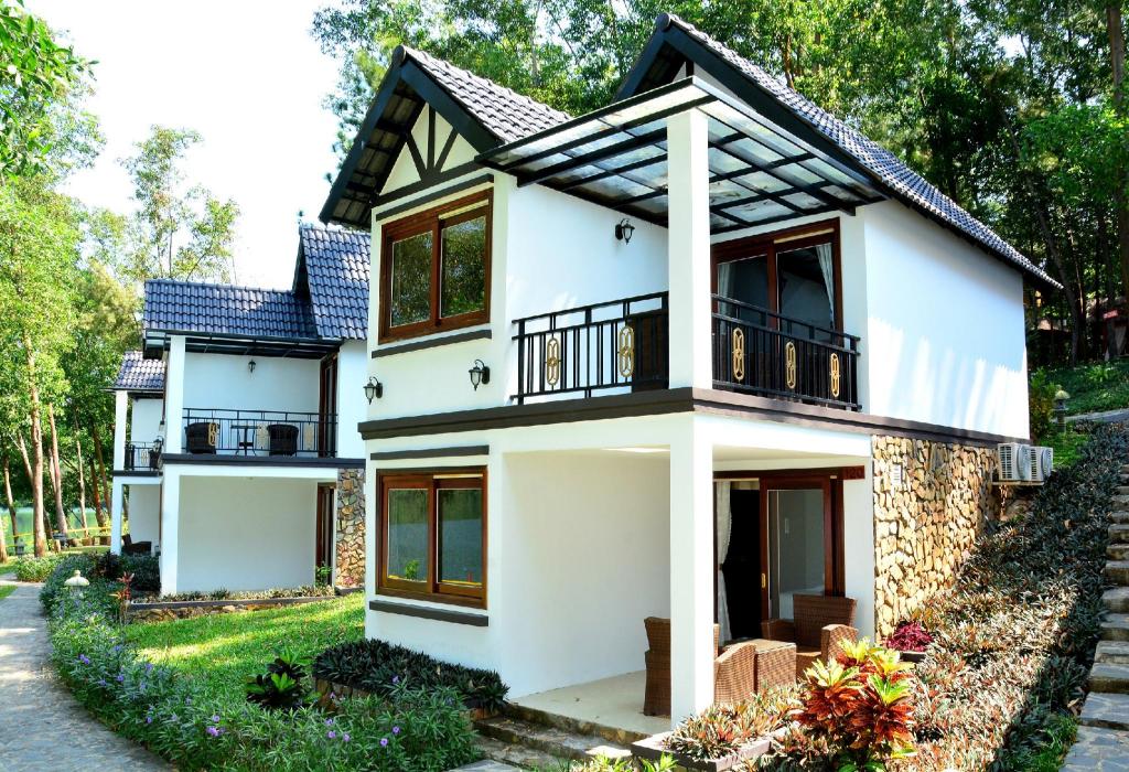 PHU NINH LAKE  RESORT & SPA ECOTOURISM