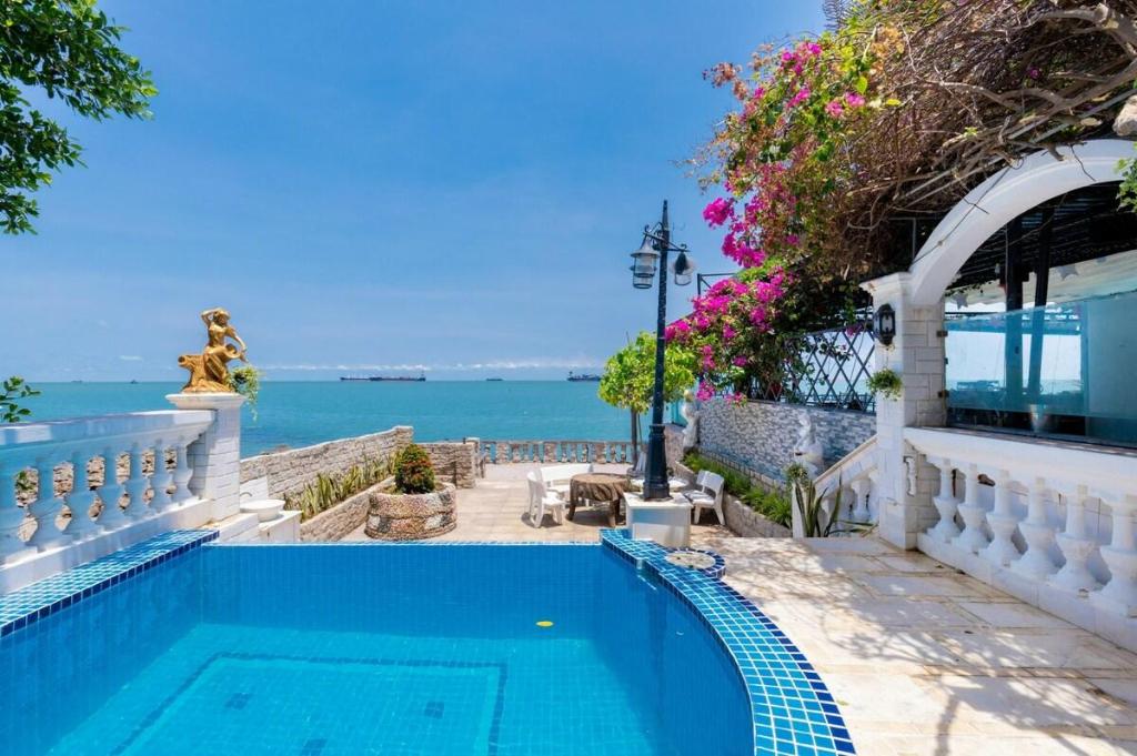 Palm Villa Near Beach 25