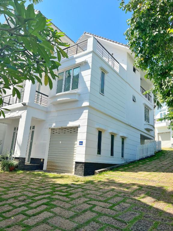 THE BLACK & WHITE VILLA IN VUNG TAU- 5 Bedr Villa