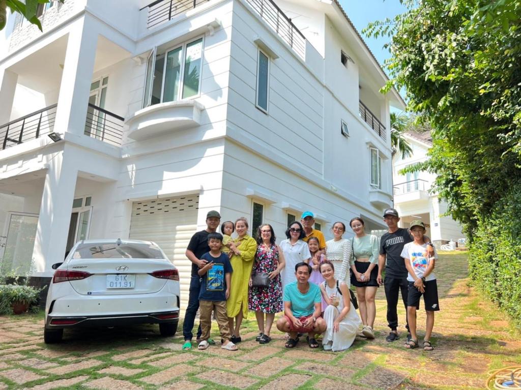 The Black & White Garden Villa- 5-Bedroom Villa