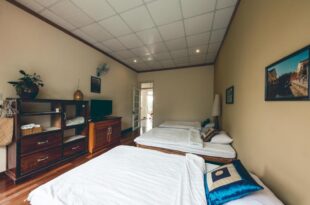 The Hillside Homestay -Triple Room with balcony