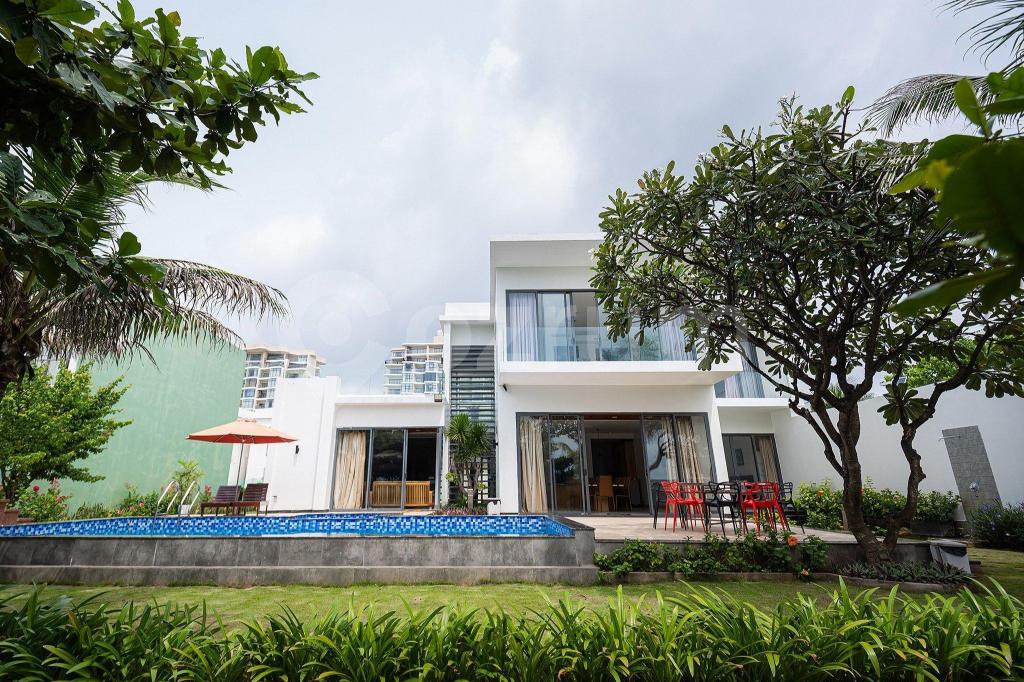 VILLA ARIA RESORT, THE SEA BY 10m,Bien va ho boi rieng