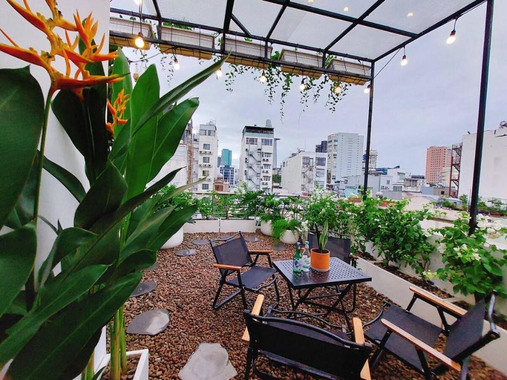 Cubicity Metro House