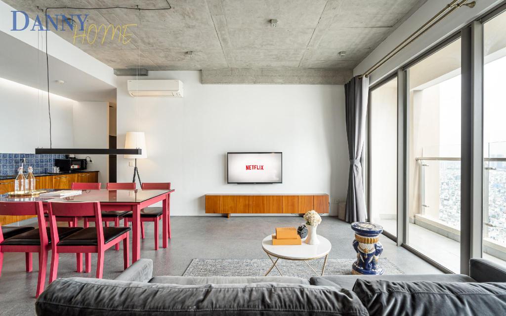 DANNY’s TOP FLOOR 03 BEDROOMS APARTMENT in CENTRAL