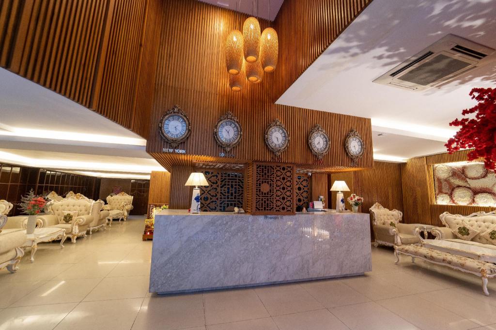 Khách Sạn The White