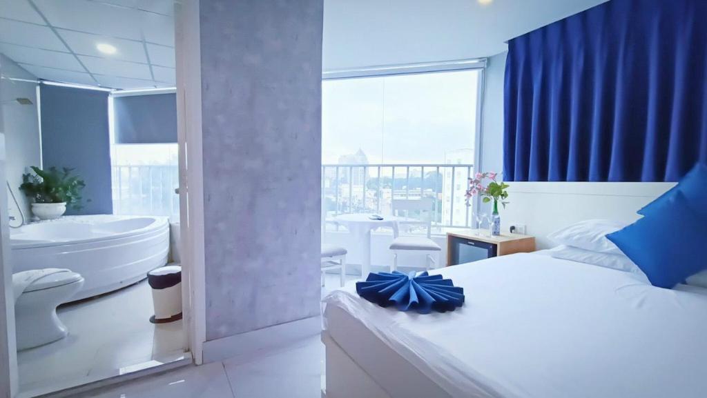 Queen Central Apartment-Hotel