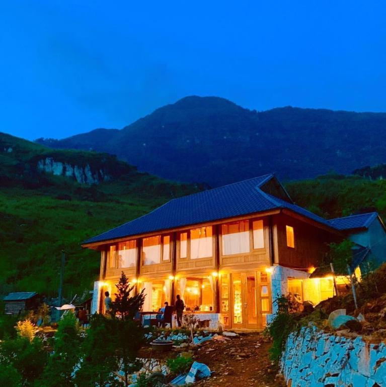 Rock garden homestay family room