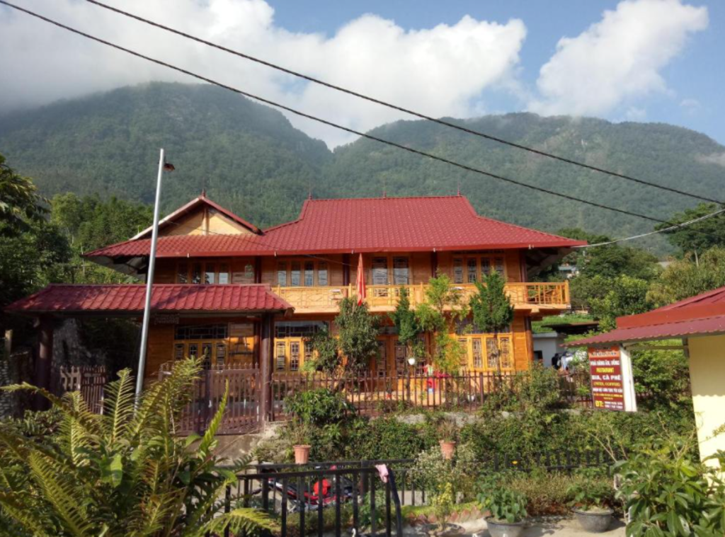 Sáu Mèo Hướng Núi