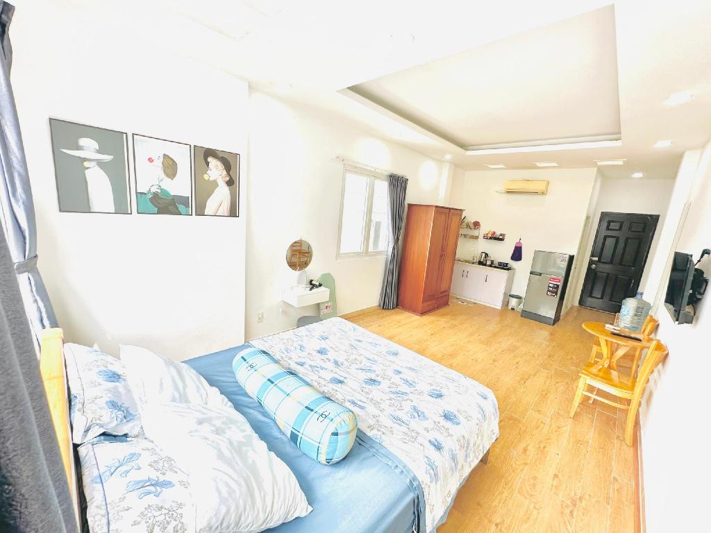 Spacious, private room in District 1