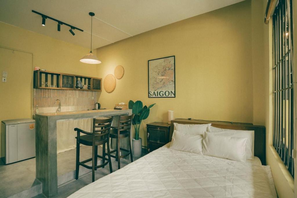 Stay&Chill | S.4: Indochine loft nearby Bui Vien