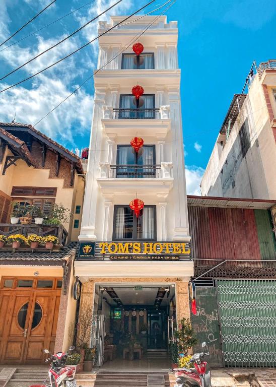 Tom’s Hotel