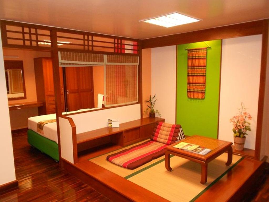 B.S. Court Hotel