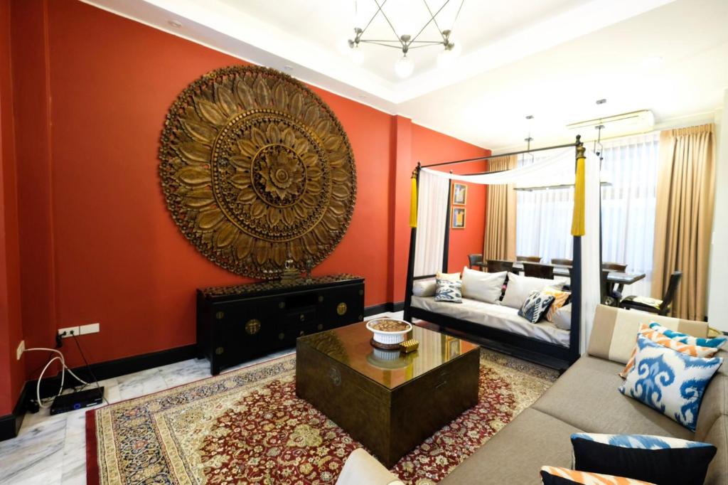 Baan Khun Nai Thonglor, Luxury Thai Villa