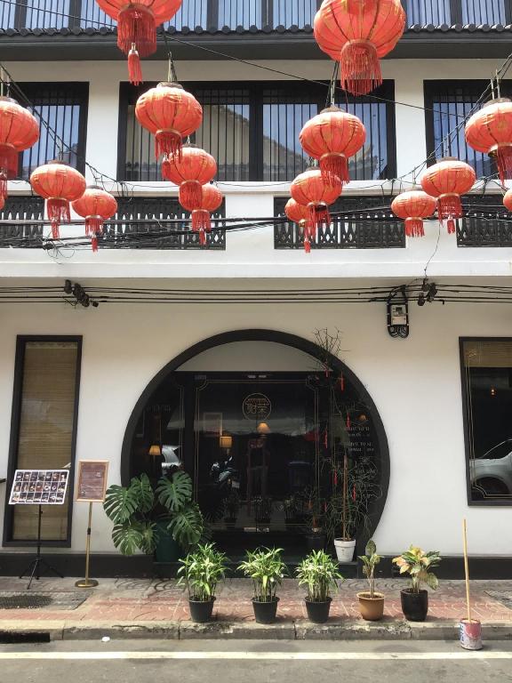 Caiyong hometel & cafe’s studio