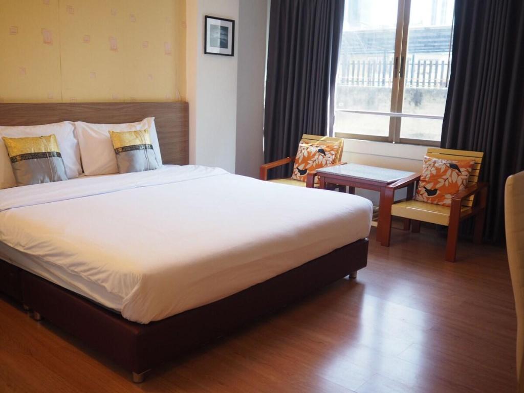 Crown Bts Nana Hotel