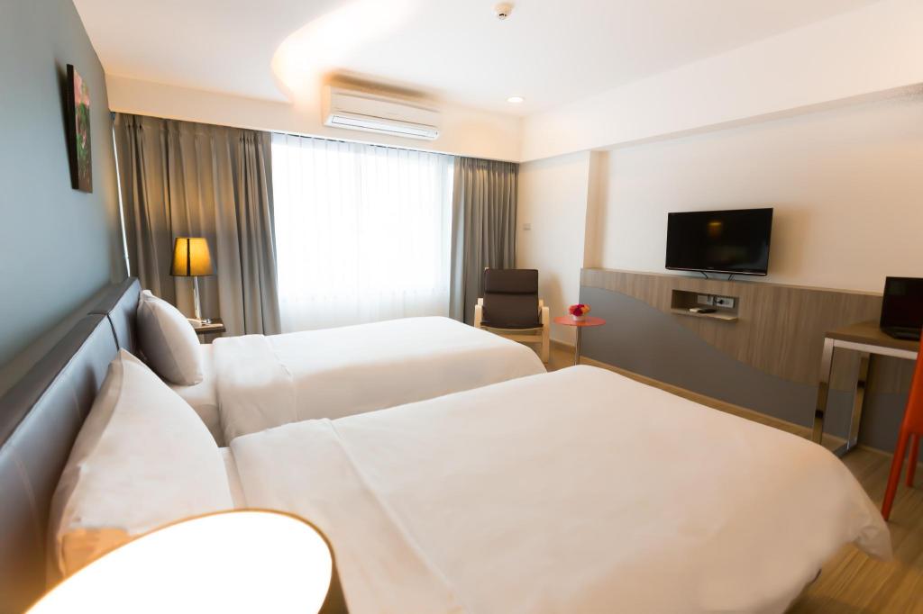 Grand Tower Inn Sathon