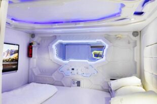 Met A Space Pod @ PhromPhong