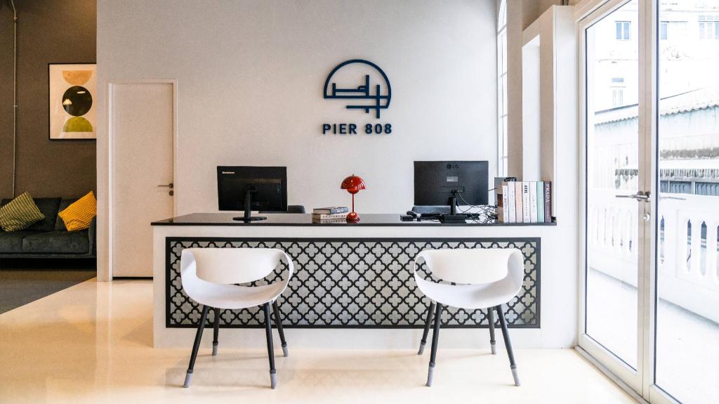 PIER 808 Hostel