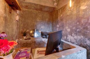Revolution Hostel Asoke